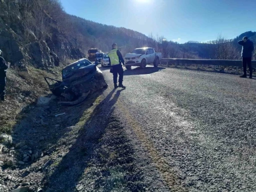 Otomobil ile pikap kafa kafaya çarpıştı: 1 ölü
