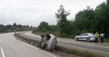 Otomobil kaygan yolda devrildi:1 yaralı
