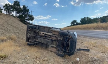 Otomobil takla atıp şarampole devrildi: 4 yaralı
