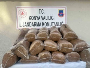 Otomobildeki 135 kilo kaçak tütün jandarmaya yakalandı
