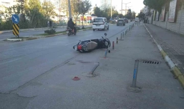 Otomobille çarpışan motosiklet sürücüsü yaralandı
