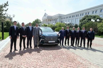 Özbekistan Cumhurbaşkanı Mirziyoyev, yerli otomobil Togg’u teslim aldı