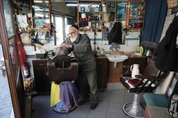 Bursa'da 100 yıllık dükkanında bir ömrünü mesleğine adadı