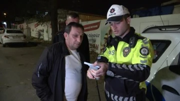 Bursa'da alkollü yakalandı, polis ekiplerine iş öğretmeye kalktı