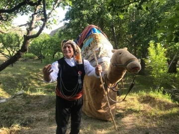 Özel günlerin aranan eğlencesi Geleneksel Deve Oyunu her yaştan insanların ilgisini çekiyor
