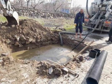 Özel İdare ekiplerinin köylerde ki çalışmaları devam ediyor
