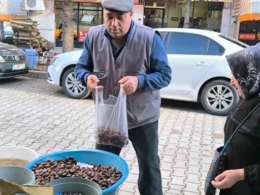 Kilosu 200 lirayı bulan kestane yine kış mevsiminin vazgeçilmezleri arasında