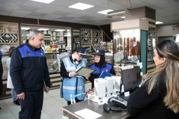 Özel öğrenciler, zabıta kıyafetlerini giyip ekiplerle denetime çıktı
