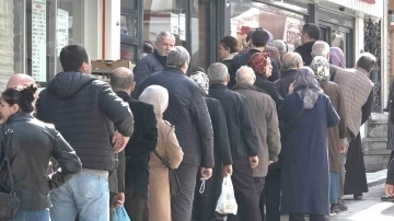 Bursa'da pide kuyruğu değil, kıyma ve et kuyruğu