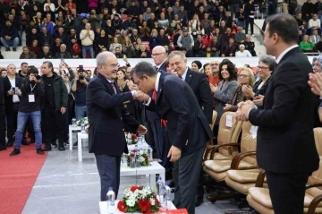 Özgür Özel’den 86 yaşındaki Yılmaz Büyükerşen’e yeni görev