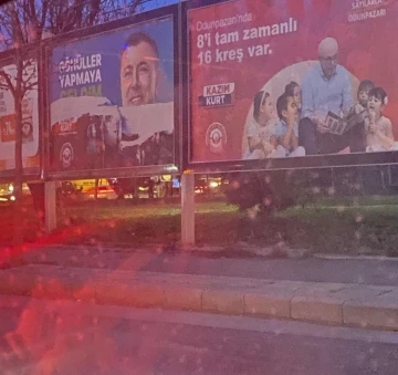 Özkan Alp’in pankartlarına çirkin saldırı
