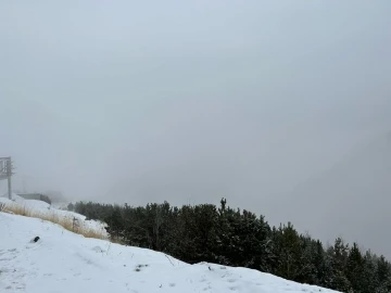 Palandöken’in zirvesi sisle kaplandı
