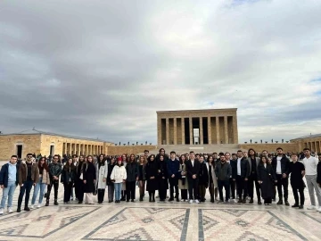 Pamukkale Üniversite öğrencileri Anıtkabir ve TBMM’yi ziyaret etti
