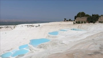 Pamukkale'yi 11 ayda 1,9 milyon kişi gezdi