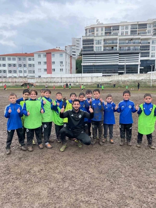 Mudanya'nın patates tarlasına dönen, futbol sahası