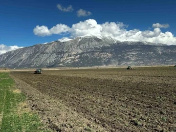 PAÜ Ziraat Fakültesi, Çivril’de kurulan uygulama arazisinde Ar-Ge çalışmalarına başladı
