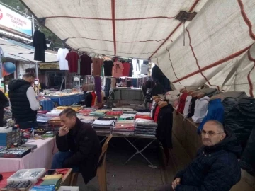 Pazar yerinde kalan lüks araç esnafı zor anlar yaşattı
