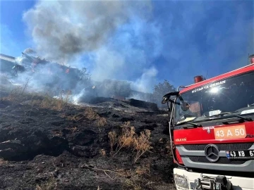 Pazarlar’da yanan eve Orman İşletme Müdürlüğü ekipleri müdahale etti
