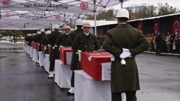 Pençe-Kilit Harekatı bölgesinde şehit olan 9 asker için Şırnak'ta tören yapıldı