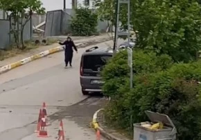 Genç kadın ailesine sinirlendi, hıncını mahalledeki araçlardan çıkardı