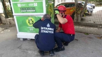 Pendik’te giysi kumbarasında mahsur kalan kız çocuğunu itfaiye ekipleri kurtardı
