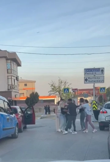 Pendik’te kadın sürücüler kavga etti, tekmeler havada uçuştu
