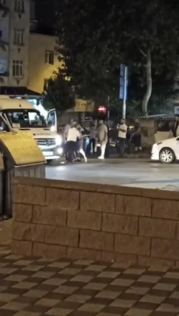 Pendik’te trafikte sopalı yol verme kavgası kamerada
