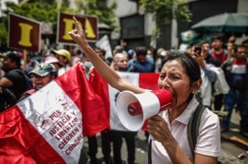 Peru'da kongre feshedillerek, olağanüstü hal ilan edildi