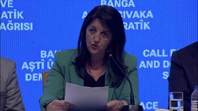 Pervin Buldan’ın okuduğu çağrıda, &quot;Tüm gruplar silah bırakmalı ve PKK kendini feshetmeli&quot; denildi.
