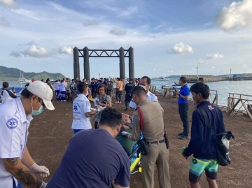 Phuket’te turistleri taşıyan sürat teknesi deniz fenerine çarptı: 30 yaralı
