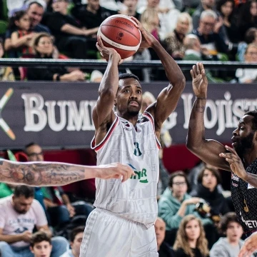 Pınar Karşıyakalı Errick McCollum zirvede
