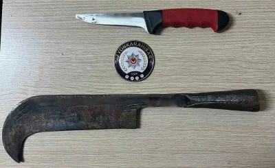 Polis 12 ruhsatsız tabanca ile 54 bıçak ele geçirdi
