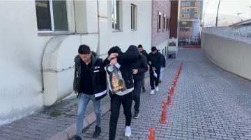 Polis aracına çarpıp, pastane kurşunlama olayında 4 tutuklama
