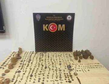 Polis baskınında çok sayıda tarihi eser ele geçirildi