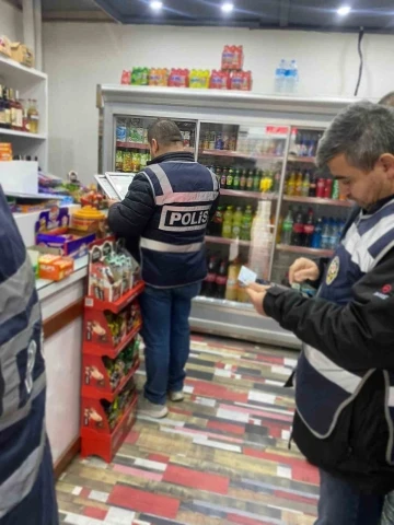 Polis ekipleri okul çevrelerinde denetim yaptı
