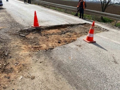 Polis ile ehliyetsiz gencin kovalamacası kamerada...
