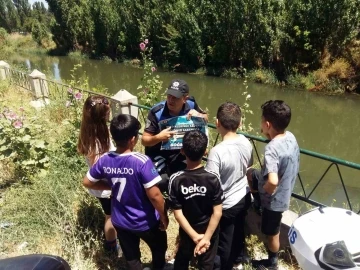 Polis ’Kanala değil havuza’ mesajıyla vatandaşı boğulma riskine karşı bilgilendirdi
