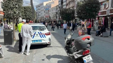 Polis, motosikletlerin girmesi yasak olan caddede göz açtırmıyor
