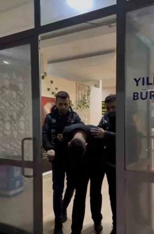 Polis verdiği kimlik sahte çıktı, 34 yıl hapis cezasından dolayı gözaltına alındı