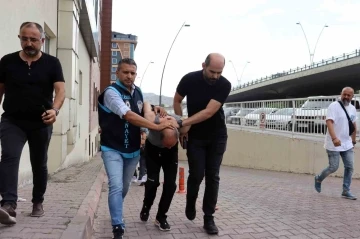 Polisin ağır yaralandığı olayla ilgili 4 kişi adliyede
