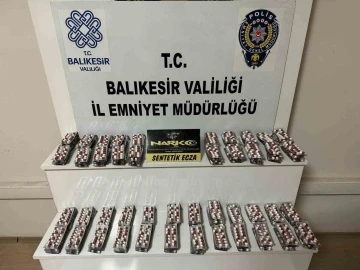 Polisin durdurduğu araç uyuşturucu deposu çıktı
