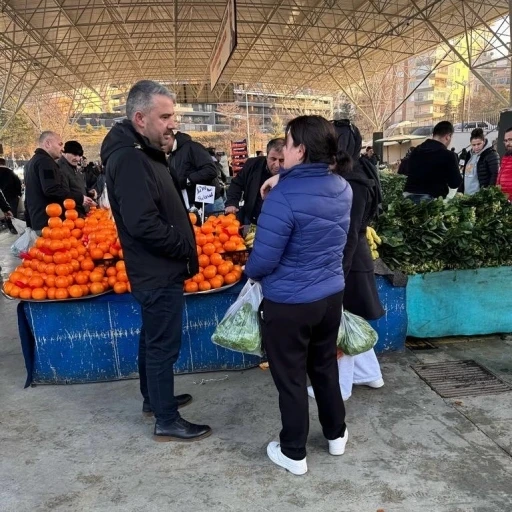 Pursaklar Belediye Başkanı Çetin’den pazar yeri ziyareti
