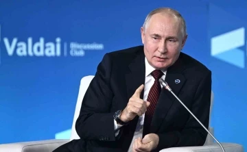 Putin: “Batıdan sürekli ’yapmak zorundasınız’, ‘yapmakla yükümlüsünüz’, ‘sizi ciddi şekilde uyarıyoruz’ sözlerini duyuyoruz, siz kimsiniz?”
