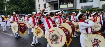 &quot;Berlin Kültürler Karnavalı&quot; renkli görüntülere sahne oldu
