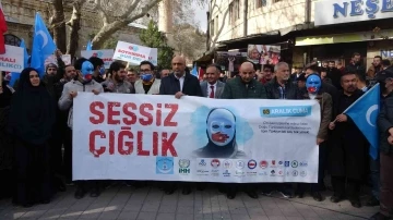 &quot;Doğu Türkistan’daki hak ihlalleri adım adım soykırımdır&quot;
