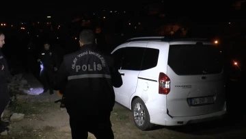 &quot;Dur&quot; ihtarına uymadı, polis memuruna çarpıp ağır yaraladı
