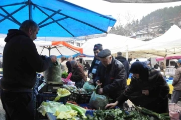 &quot;Emekli oldum&quot; dedi, tüm ürünlerini 5 liradan sattı
