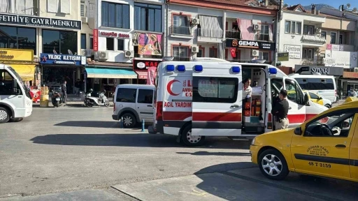 &quot;Kızlara neden bakıyorsun&quot; diyerek bıçakladı: 1 yaralı
