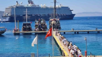 &quot;Mein Schiff 5&quot; yeniden Bodrum’da
