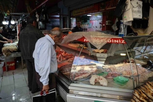 &quot;Senden aldığım et ile zehirlendim&quot; diyerek kasapları dolandırdılar
